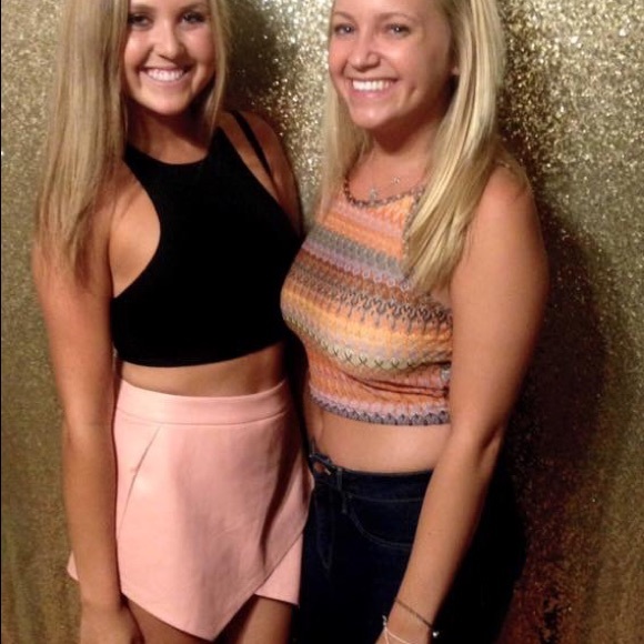 Black crop top backless LF - Picture 2 of 3